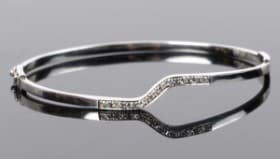 Toftegaard: Diamant armring, 14 kt hvidguld, 0.20 ct