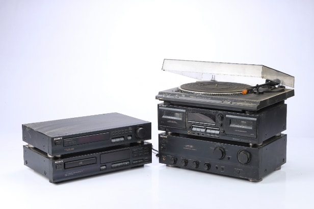 Sony Stereo anlæg samt Technics Pladespiller. (5)