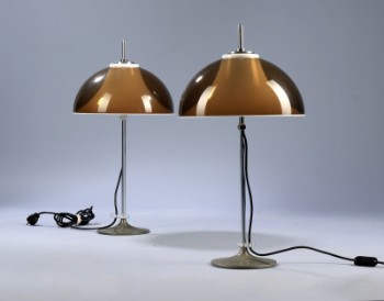 Martinelli Luce. Et par italienske bordlamper af akryl og forkromet metal (2)