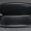 Arne Jacobsen. Svanesofa model 3321 i sort læder