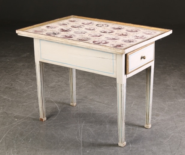 Louis XVI form flisebord med 24 hollandske mangan farvede fliser