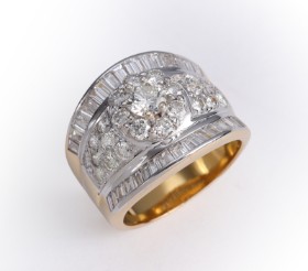 Retro diamond ring of 18 kt. gold, 1.80 ct., small size