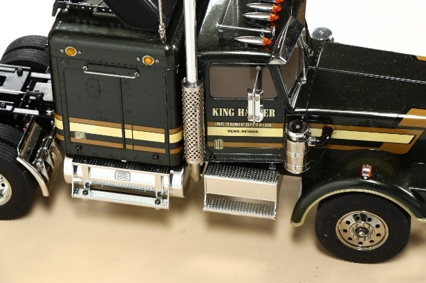 Tamiya. 56336 King Hauler lastbil, 56302 Semi-Trailer anhænger + Carson Reflex Stick 2 fjernstyring, i transportkasser. (2)