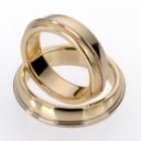 Scrouples. Et par rustikke forlovelses-/ vielsesringe af delvis satineret 14 kt. guld, ca. 20,3 g. (2)