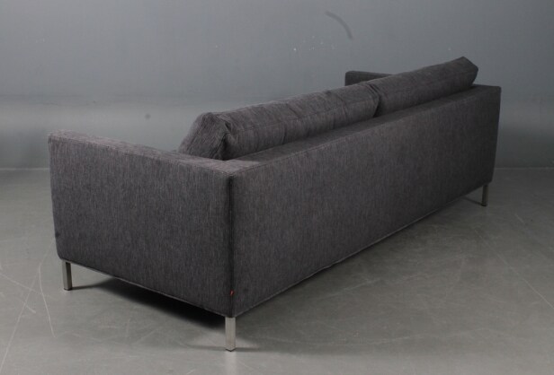 Sofa. Klassisk dansk design sofa med dunfyld.