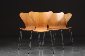 Arne Jacobsen. Fire Syverstole model 3107, nøddetræ (4)