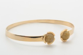 Open bangle with Rutil Quartz of 8 kt. gold