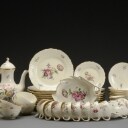 Royal Copenhagen. 'Frijsenborg' stel af porcelæn (74)