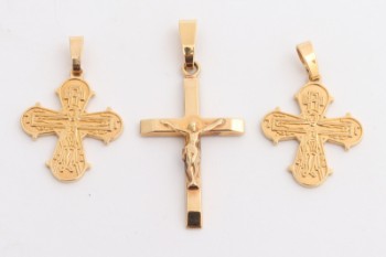 Tre vedhæng i form af kors af 14 kt guld (3)
