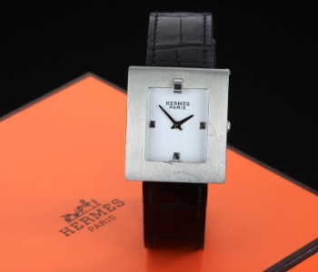 Hermès Belt Watch. Dameur i stål med lys skive, 2000erne
