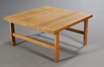 Dansk møbelproducent. Sofabord, massivt egetræ