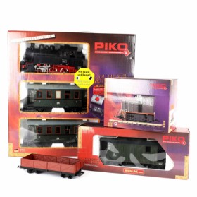 Piko G: Starter set and three carts (4)