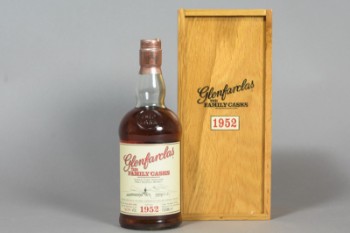 1 fl. Glenfarclas 1952, The Family Casks, Single Cask Highland Malt Scotch Whisky, in org. wooden box