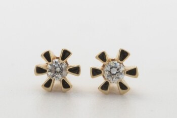 Par solitaire brillant ørestikker, 8 kt. guld, ca. 0.06 ct