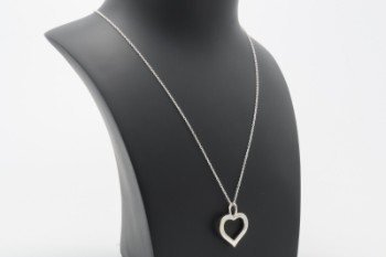 Sølvsmed Kurt Nielsen halskæde med vedhæng i form af et hjerte, sterling sølv