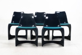 Steen Østergaard. Five stackable plastic chairs (5)