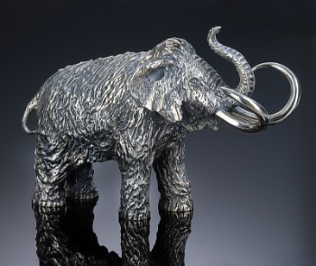 Italiensk sølvsmed. Figur af massivt sølv i form af mammut