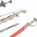 En samling sabler, knive mm (7)