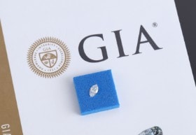 Uindfattet navettesleben diamant med GIA-certifikat 0.30 ct., E / VVS2