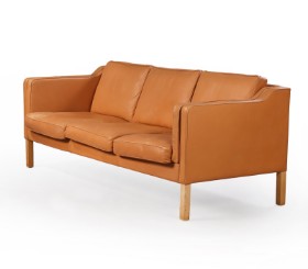 Dansk møbelproducent. 3-pers. sofa, model 2213 i lysebrun/naturfarvet læder