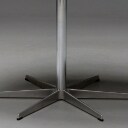 Piet Hein/ Arne Jacobsen. Rundt spisebord på sekspas søjlefod 