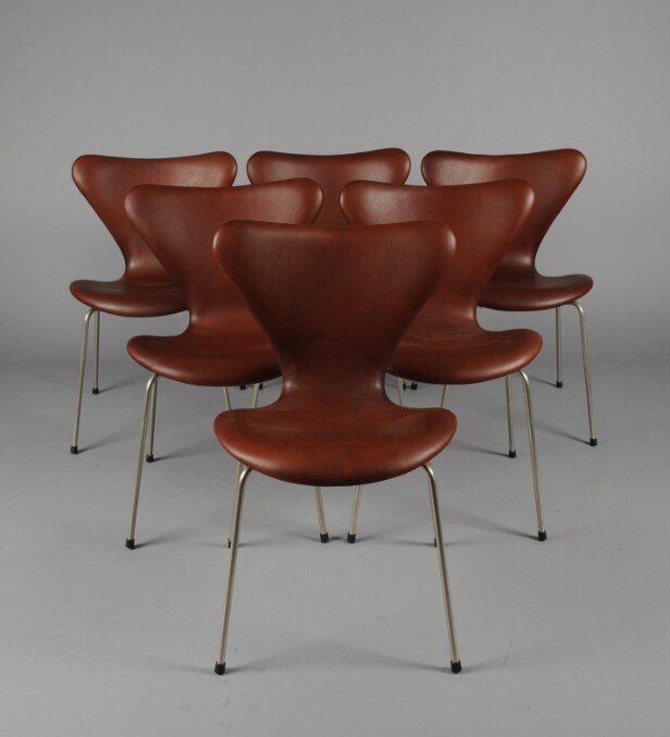 Arne Jacobsen 1901-1971. Seks stole model 3107 (6)