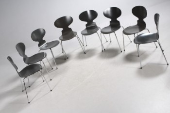 Arne Jacobsen. Myren. Spisestole, model 3101, grålakerede (8)