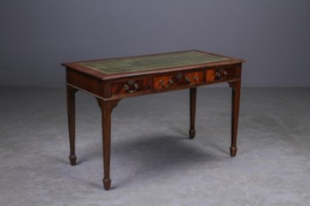 Skrivebord af mahogni og grønt læder