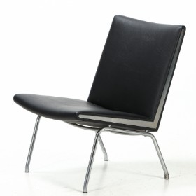 Hans J. Wegner . Lufthavnsstol 'lounge' udgave model AP-40