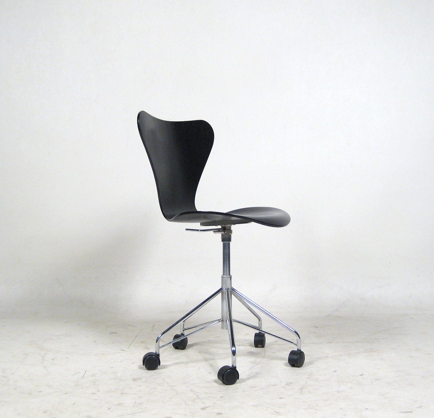 Arne Jacobsen, Kontorstol, Syveren, Model 3117 | Lauritz.com