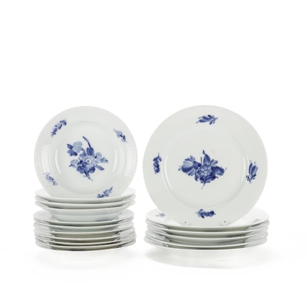 Royal Copenhagen. Samling 'Blå Blomst' service af porcelæn (17)