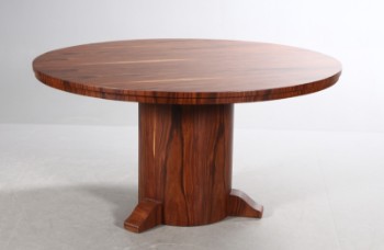 Ubekendt Møbelproducent. Cirkulært spisebord, mørkt træ
