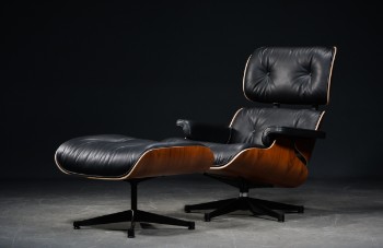 Charles Eames, Lounge Chair med tilhørende fodskammel (2)