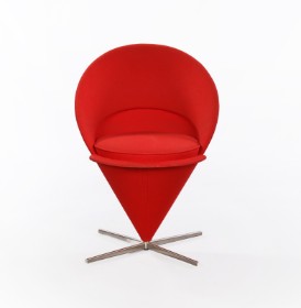 Verner Panton. 'Cone Chair'/ kræmmerhusstolen fuldpolstret med rødt uld