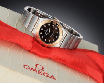 Omega Constellation. Dameur i 18 kt. roséguld og stål med brun skive med brillanter - boks + cert. 2011