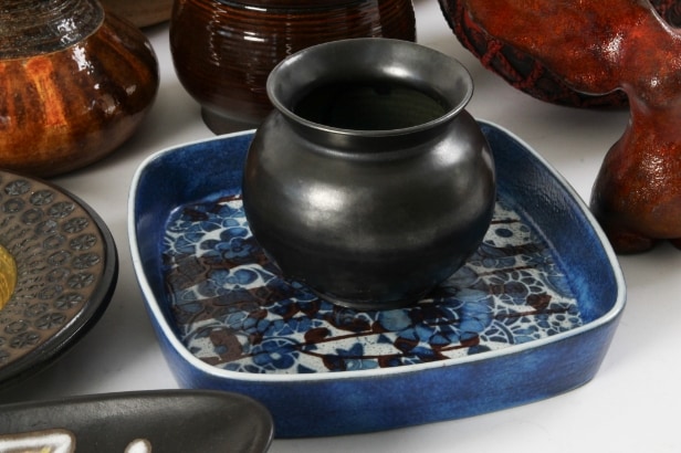 Large collection primarily Danish ceramics including Gerd Bøgelund (24)