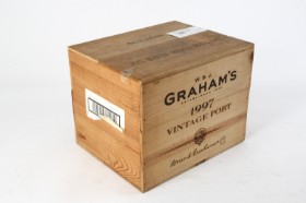 1 kasse med 12 flasker Grahams Vintage Port 1997.