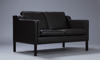 Stouby. To-personers fritstående sofa, model Eva, Dark Brown Madrid læder