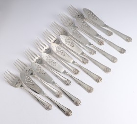 P. Hertz. Skønvirke silver cutlery for 8 people, approx. 1920 (16)