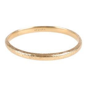 Ciseleret armring af 14 kt. guld. Vægt 15,6 g. 1919.