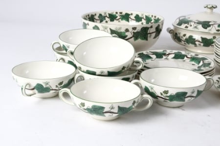 Wedgewood. 'Napoleon Ivy' tea and dining service etc. (34