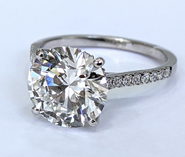 4.00 ct 14 kt white gold ring with lab-created diamonds, Size 55. IGI certified