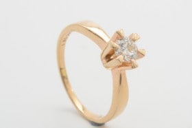 Solitairering med brillant på ca. 0.35 ct, 14 kt. guld, str. 52