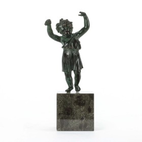 Figur af patineret bronze i form af en dansende putto med drueklase i hånden, 1800-tallet