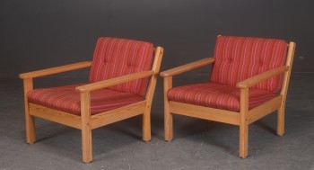 Erik Wørts. Par lænestole af fyr model Lima. (2)