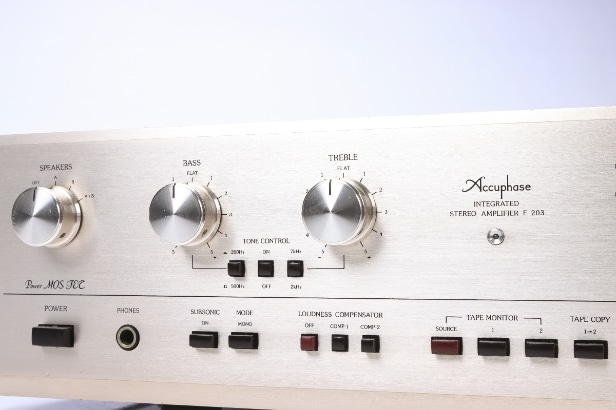 Accuphase. Integrated Stereo Amplifier model E-203