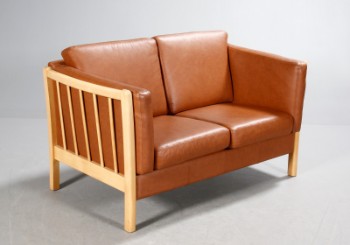 Dansk møbelproducent. To-pers. sofa, brunt læder