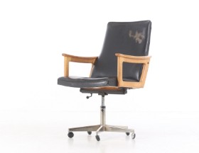 Office chair upholstered in black leather, 1960s-70s