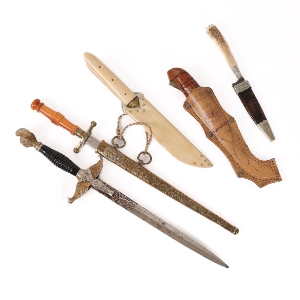 A collection of daggers (5) | Lauritz.com