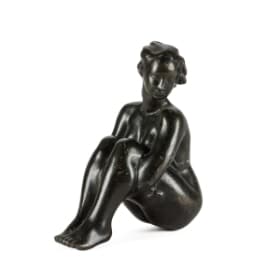Gunnar Lindhardt Hansen. Skulptur af patineret metal i form af siddende kvinde
